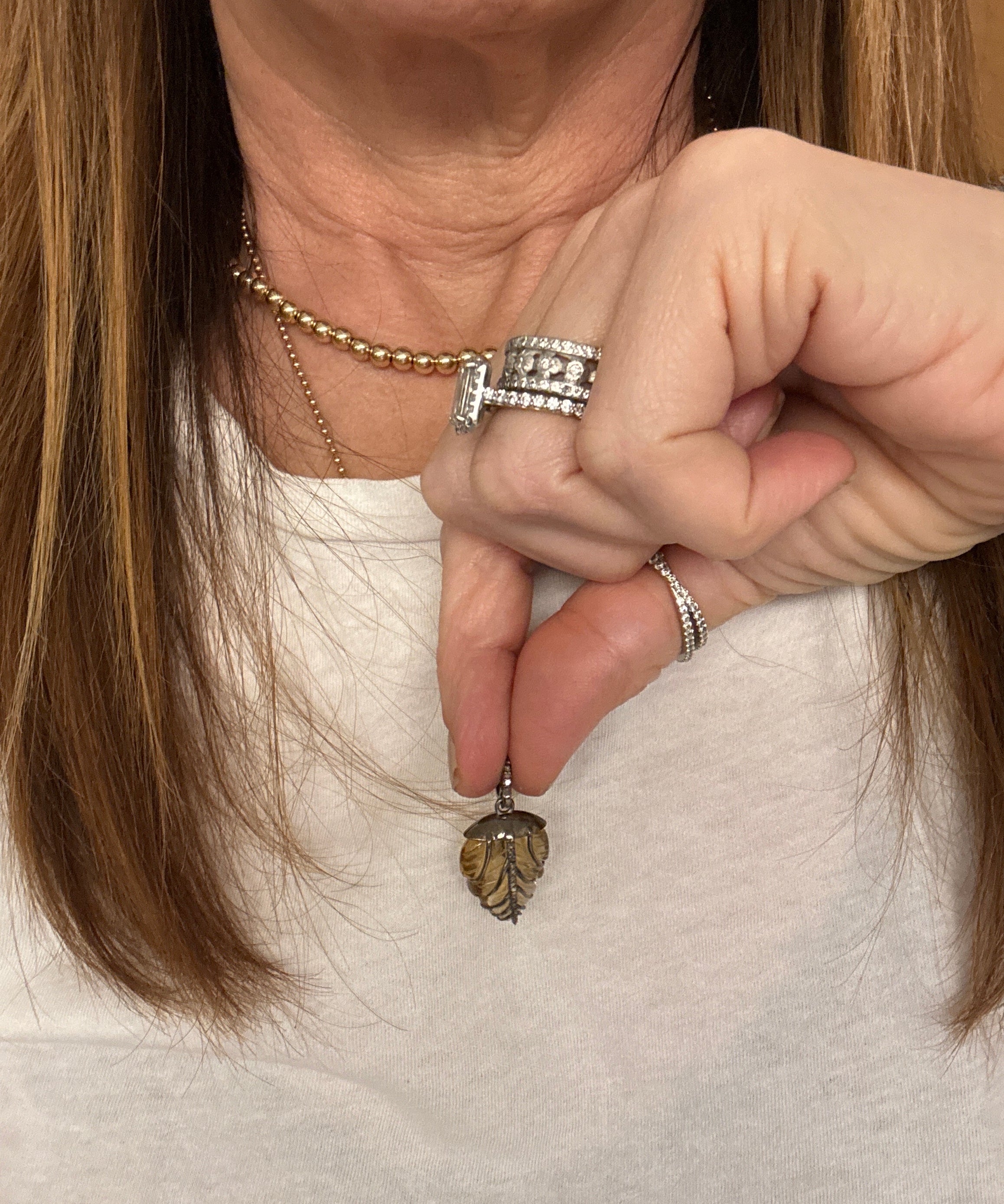 Carved Leaf with Diamond Details